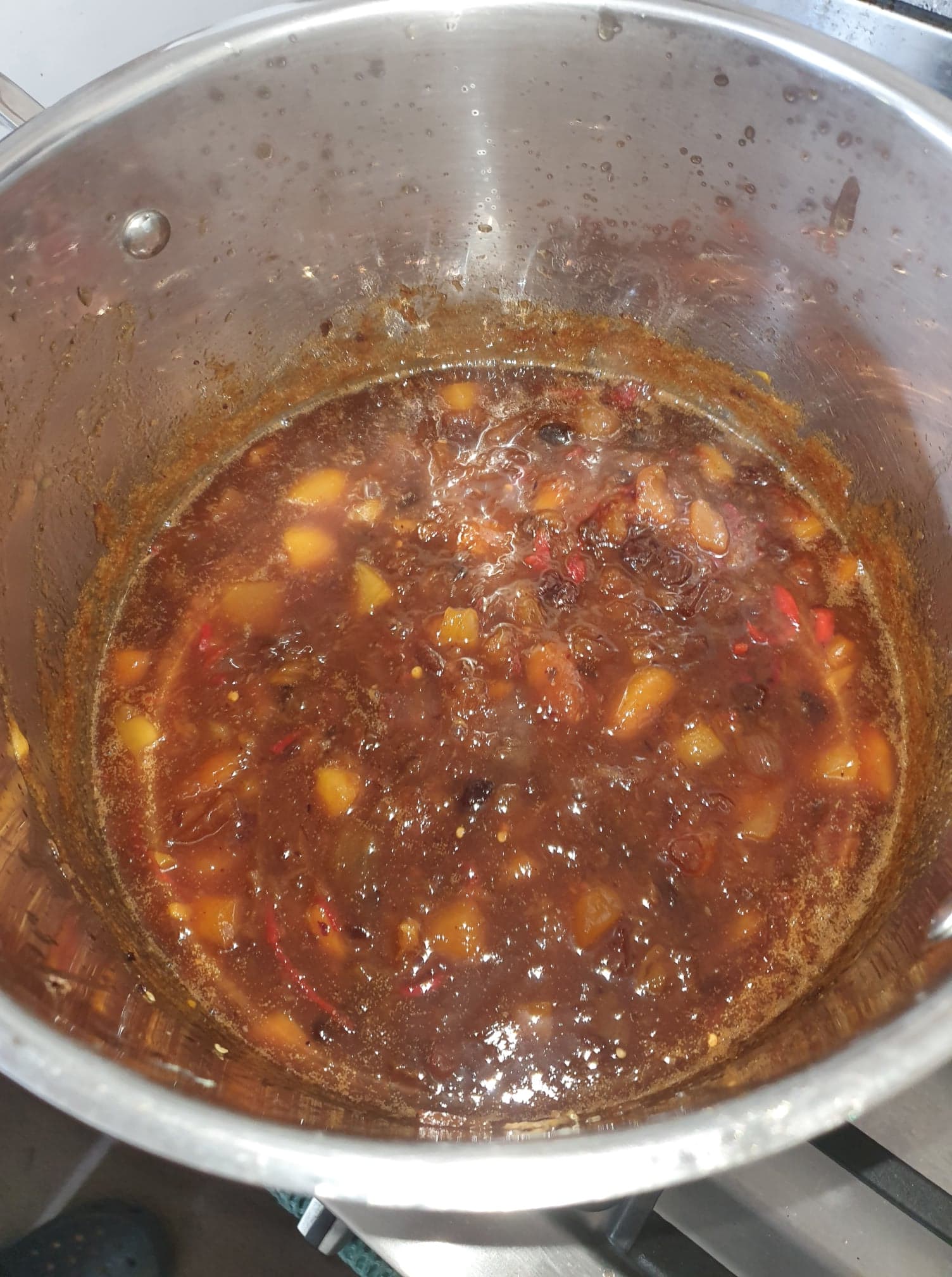 Fully cooked, spicy mango chutney, in a pot.